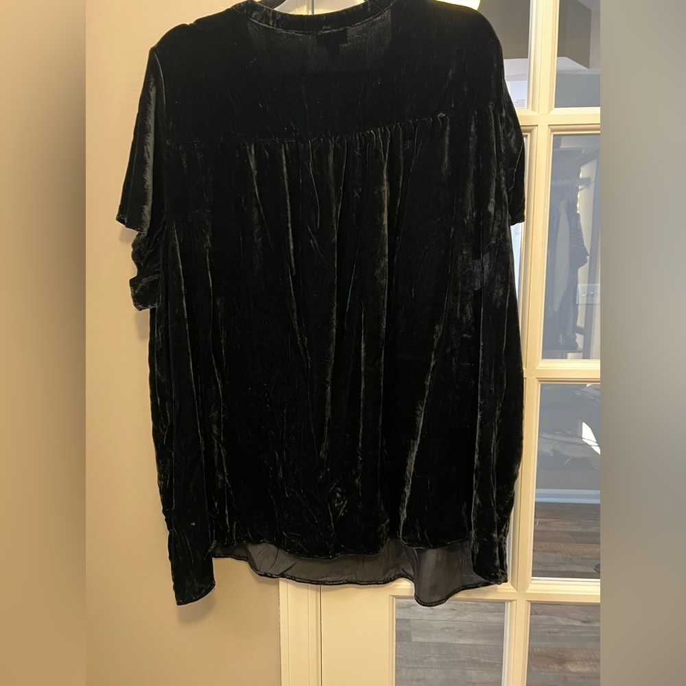 Torrid black crushed velvet top short sleeves size 4 EUC - Picture 6 of 7
